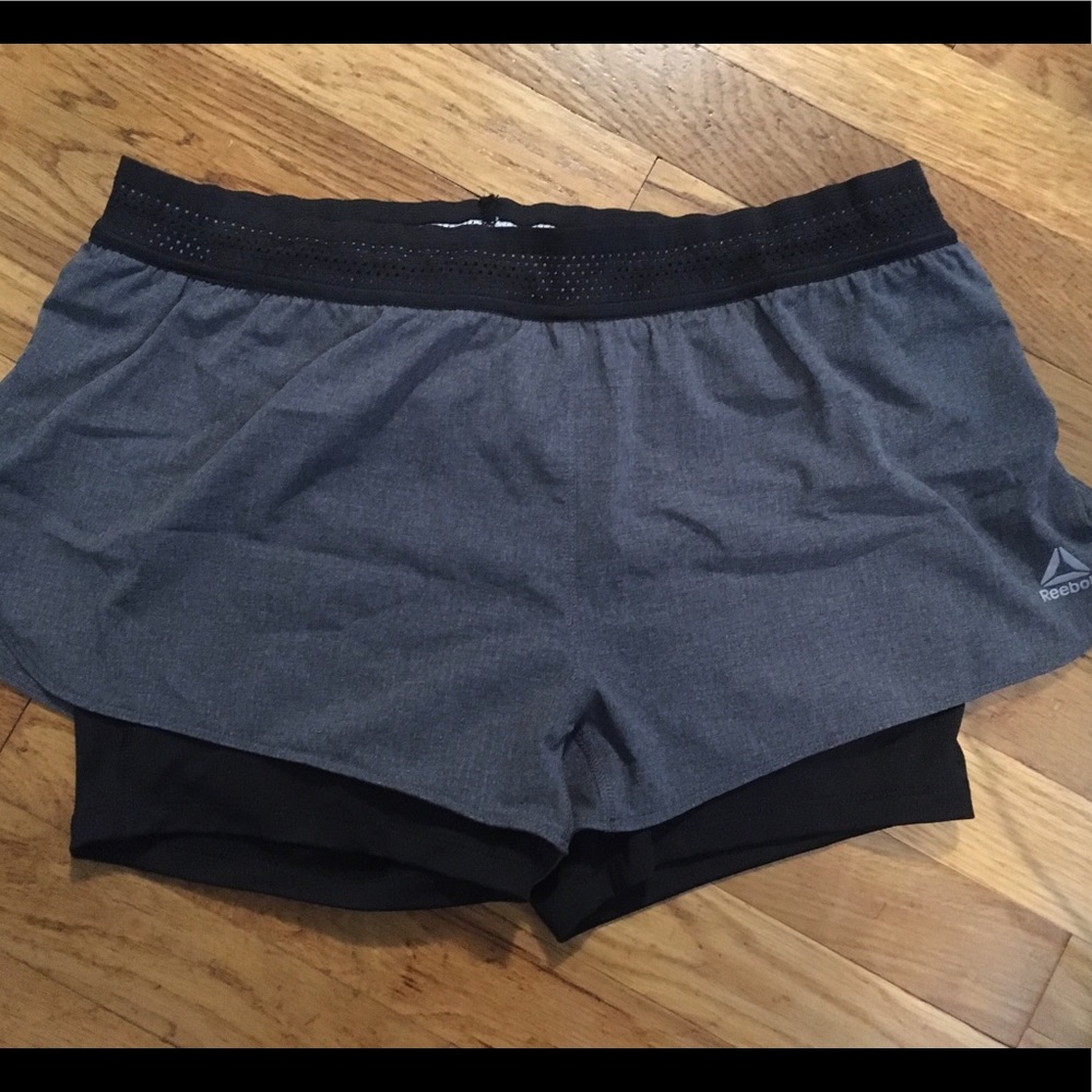 Reebok women’s shorts w/inner liner - size medium